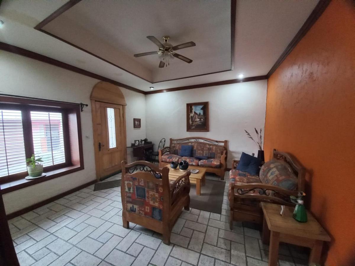 Home Stay Maria Идальго-дель-Парраль Экстерьер фото